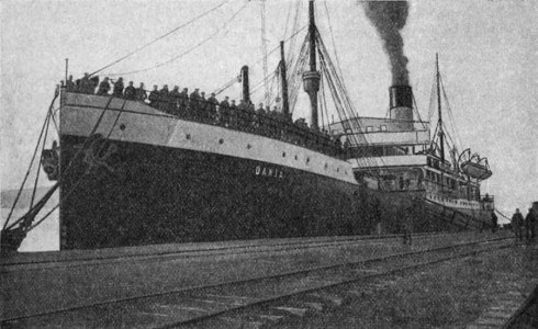 Kuģis Dania. Foto no grāmatas Kaija. Imantas pulka strēlnieku žurnāls sešos skrējienos. Izlasīto rakstu krājums, Rīgā, 1922