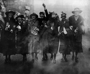 "Priekš aiziešanas anglietes daudzus lūdza ierakstīt albumā par atmiņu savu autogrāfu jeb kādu pantiņu." (Foto: The Hulton Getty Picture Gallery)