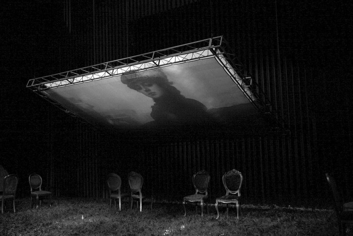 Mārtiņa Vilkārša scenogrāfija “Idiotam”